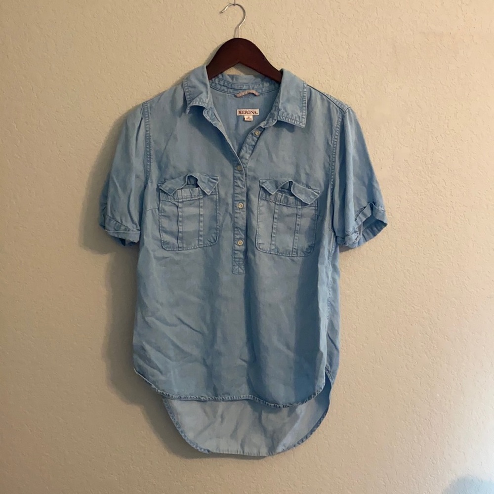 Merona chambray short sleeved top. Size Medium
